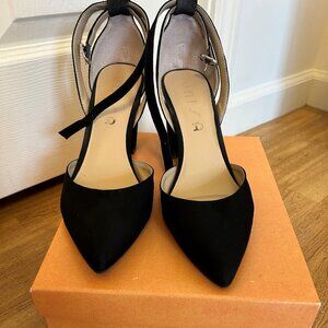 Unisa Pump (Black Fabric) Size 9.5